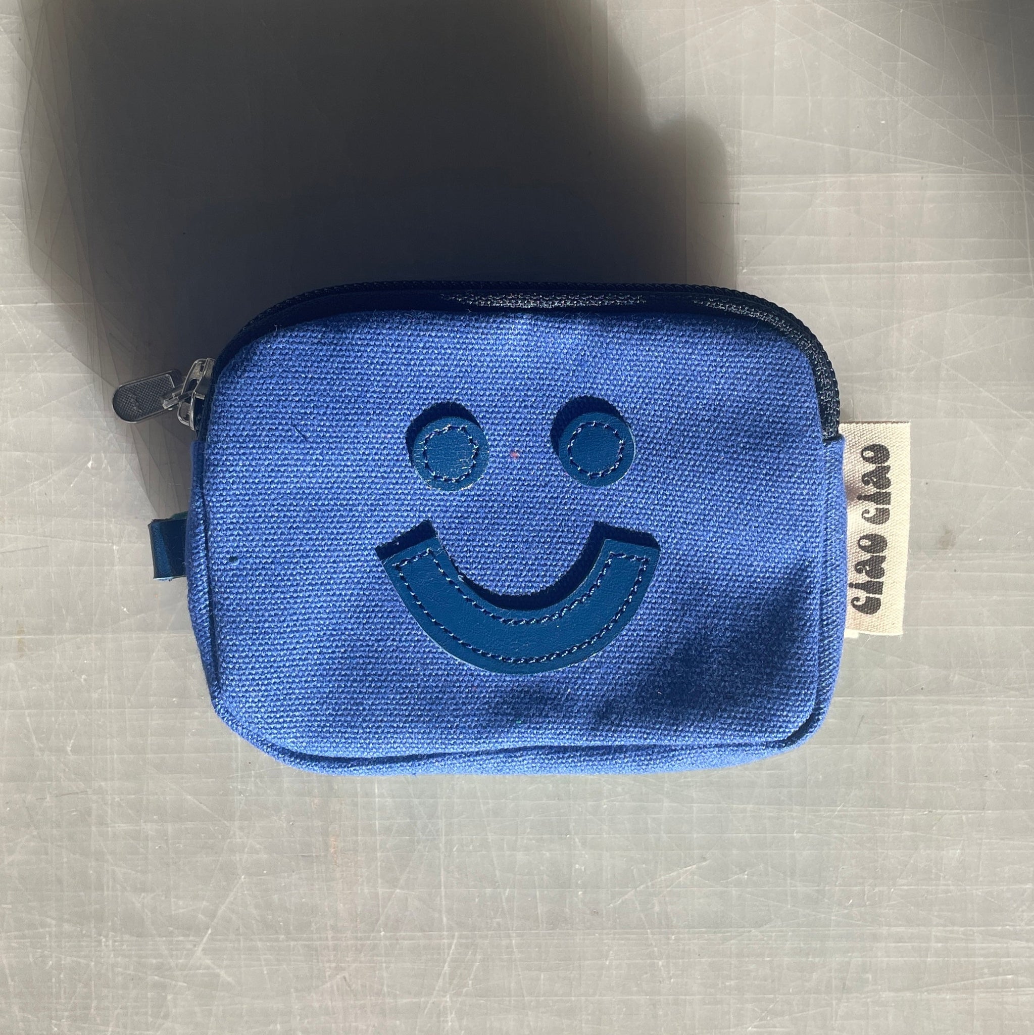 Portefeuilles Ciao Ciao monochrome bleu royal avec un smiley